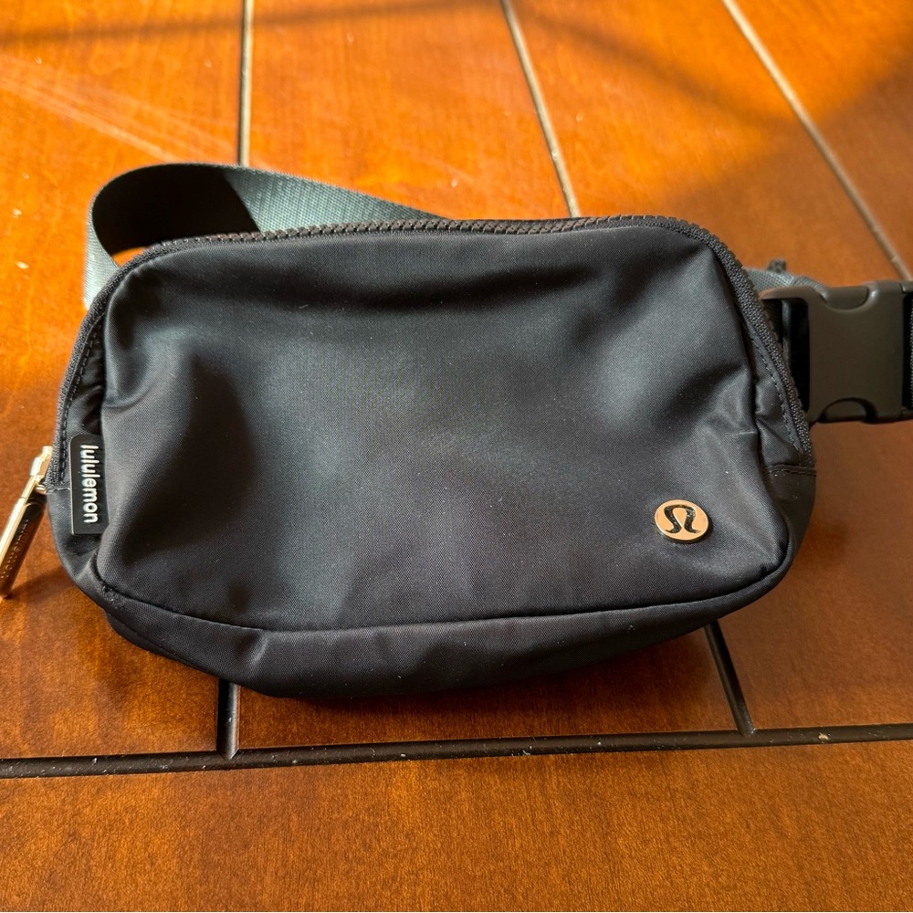 Lululemon Everywhere Belt Bag 1L